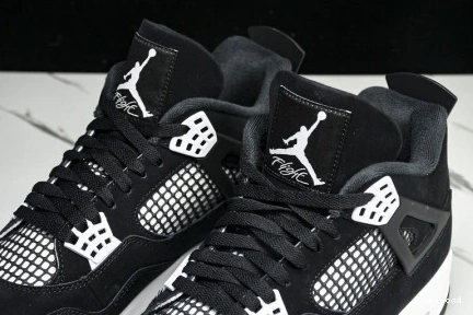 Hyperoad RETRO 'WHITE AIR 4 JORDAN THUNDER' 0827